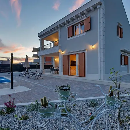 New! Milan's House With Pool, Mediterranean Makarska