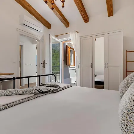 New! Milan's House With Pool, Mediterranean *