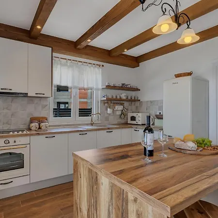 Vila New! Milan's House With Pool, Mediterranean *