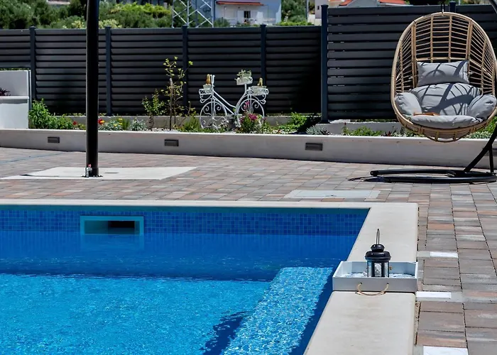 Villa New! Milan's House With Pool, Mediterranean