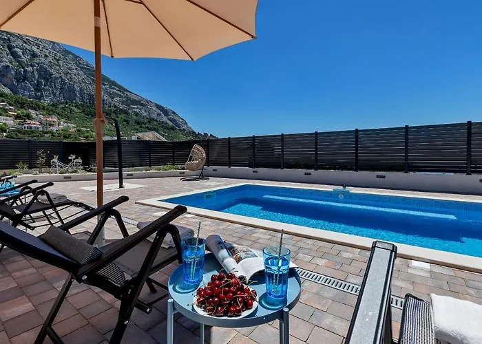 New! Milan's House With Pool, Mediterranean