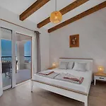 New! Milan's House With Pool, Mediterranean