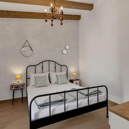 New! Milan's House With Pool, Mediterranean Вілла *