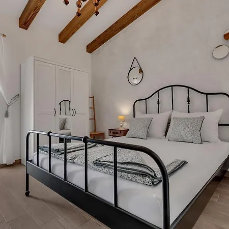 Milan's House With Pool, Mediterranean Βίλα