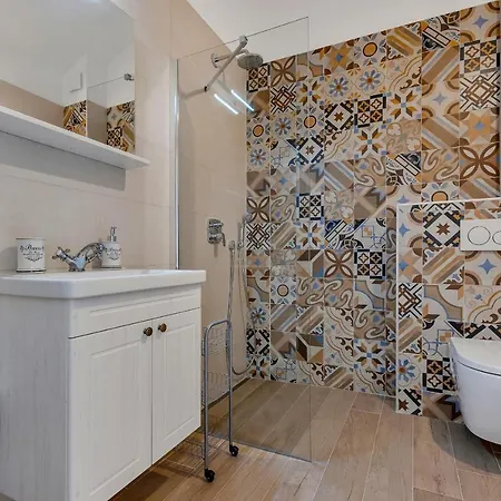 New! Milan's House With Pool, Mediterranean * Макарська