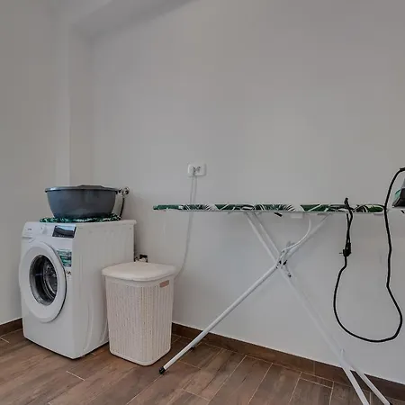 New! Milan's House With Pool, Mediterranean Вілла