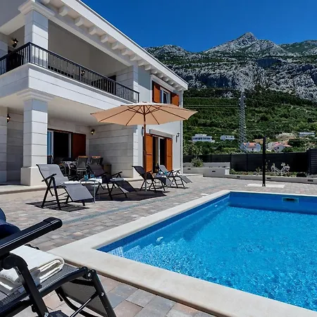 别墅 New! Milan's House With Pool, Mediterranean