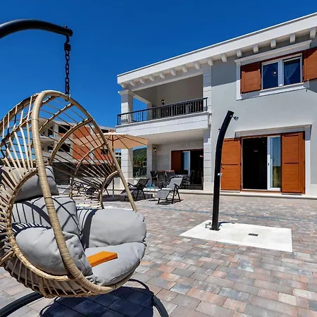 别墅 New! Milan's House With Pool, Mediterranean *