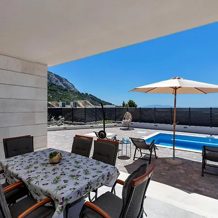 Milan's House With Pool, Mediterranean Βίλα