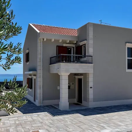 New! Milan's House With Pool, Mediterranean Макарська