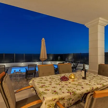 New! Milan's House With Pool, Mediterranean