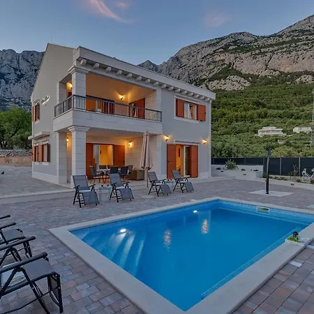 New! Milan's House With Pool, Mediterranean Willa