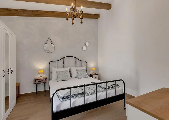 New! Milan's House With Pool, Mediterranean Вілла *