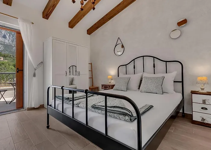 New! Milan's House With Pool, Mediterranean Вілла