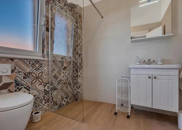 New! Milan's House With Pool, Mediterranean Макарська