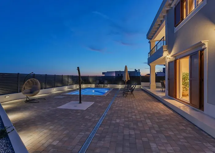 New! Milan's House With Pool, Mediterranean *