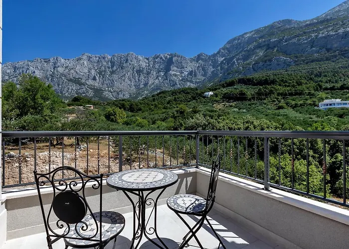 New! Milan's House With Pool, Mediterranean Вілла *