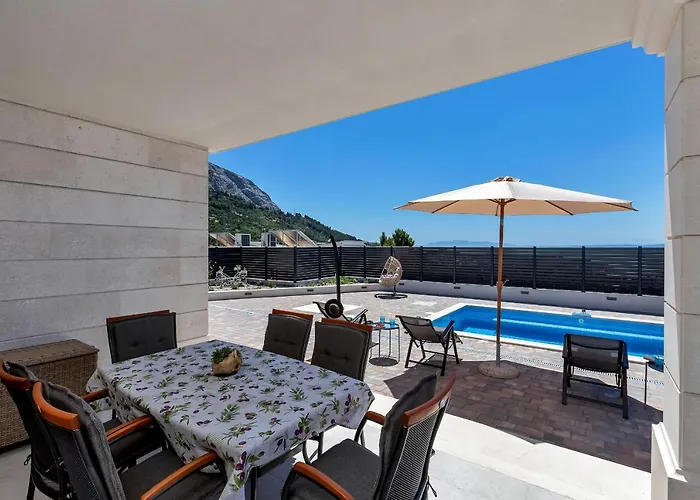 New! Milan's House With Pool, Mediterranean Вілла