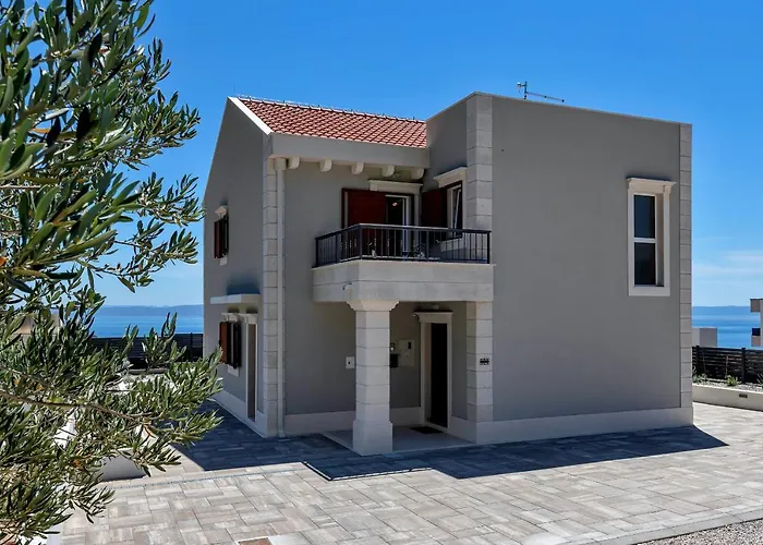 New! Milan's House With Pool, Mediterranean Макарська