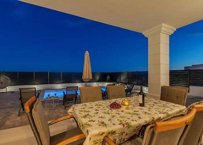 New! Milan's House With Pool, Mediterranean