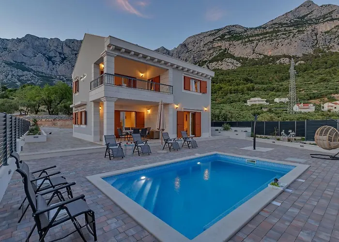 New! Milan's House With Pool, Mediterranean Вілла